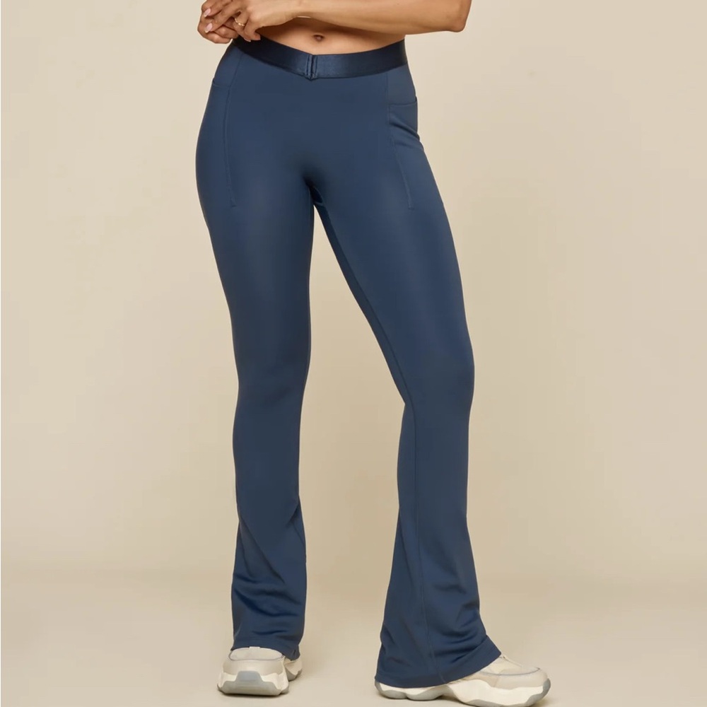 NWT Popflex Navy Contour Flared Legging - Picture 4 of 16